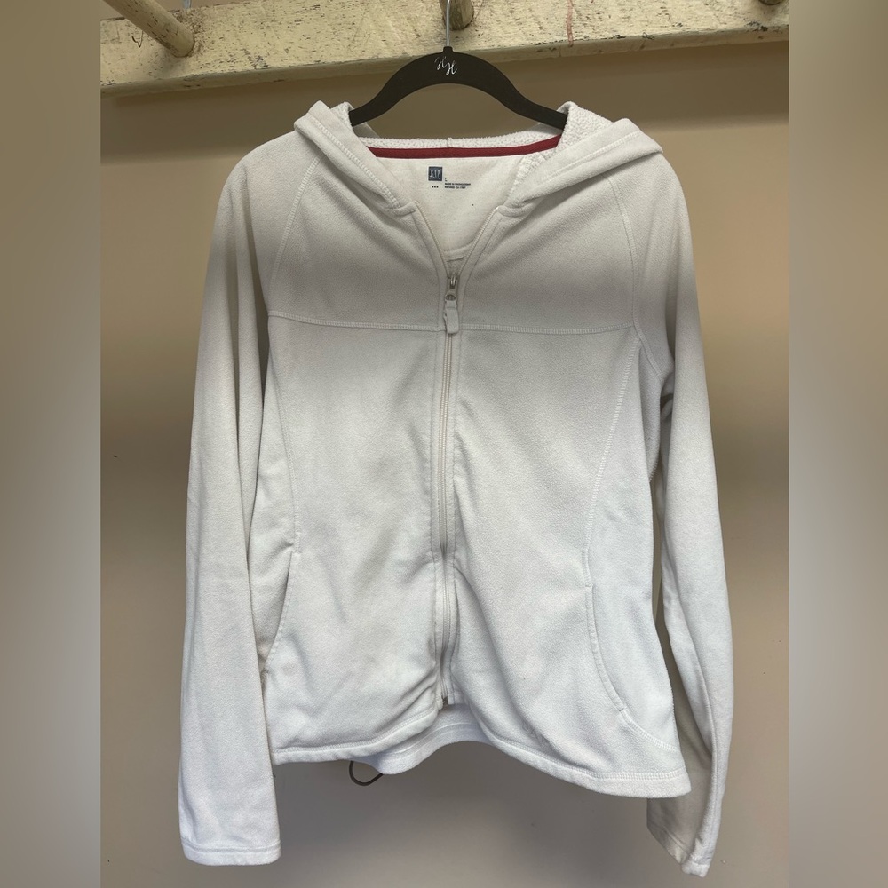 Brand: Gap, Size: Large, Color: White, fuzzy material, pre owned no stains